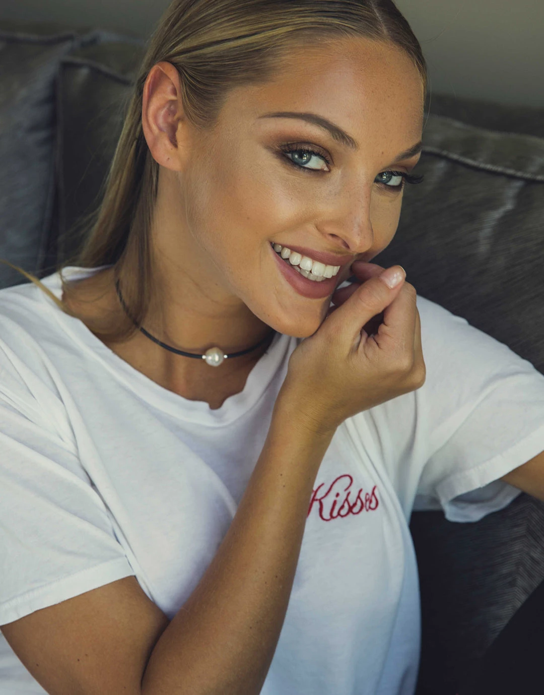 Lauren Moshi Wolf Kisses