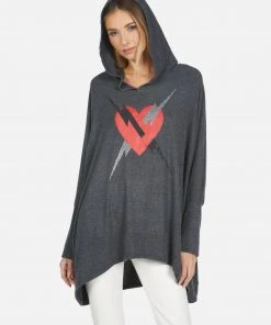 Lauren Moshi X Wilma X Lightning Love