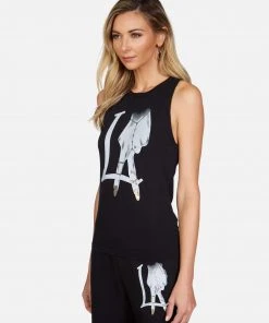 Lauren Moshi Ashlin LA Peace Finger